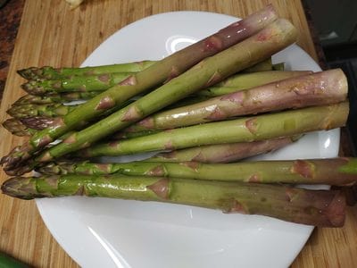 Cut the ends and wash Cognac Chestnut Mushrooms on Floating Zucchini with Asparagus