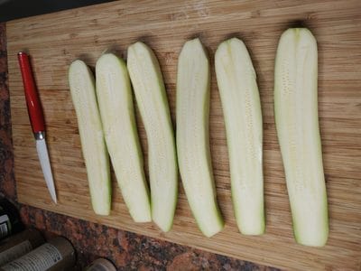 Prepare the zucchini Cognac Chestnut Mushrooms on Floating Zucchini with Asparagus