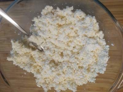 Crumble the block with a fork Cheese Doughnuts