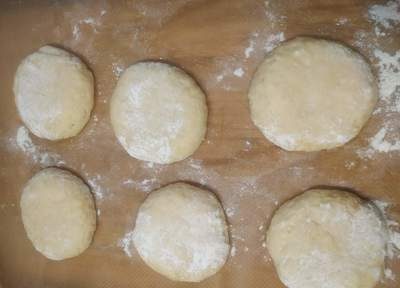 you’ll get 6 large circles Cheese Doughnuts