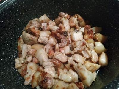 Cook Homemade Pork Cracklings