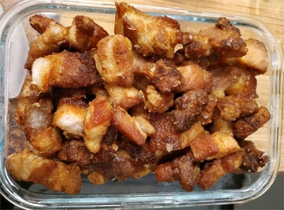 Once they have cooled down, add the pork crackling in an airtight container and keep them in the fridge for up to 2 weeks Homemade Pork Cracklings