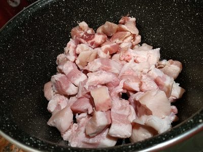 Place a large saucepan on medium heat (knob on 4) and add the bacon cut with 1/2 cup of water Homemade Pork Cracklings