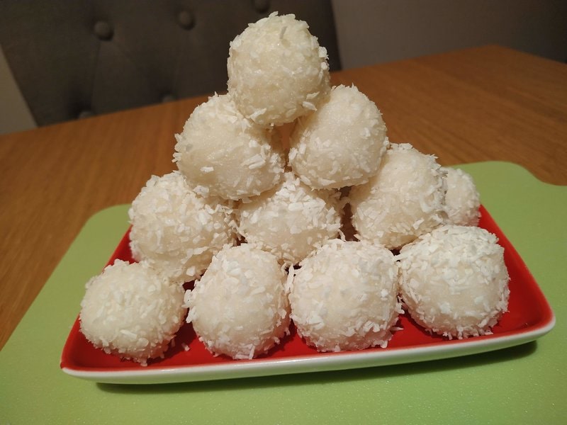 Keep them in the fridge for 30 minutes before serving Homemade Raffaello Coconut Balls