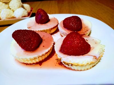 Ready Mini Strawberry Cheese Pies