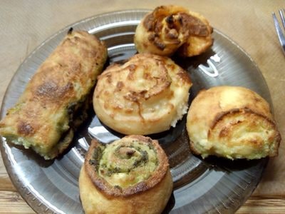 Pesto & mozzarella rolls Mozzarella Bread Sticks & Savoury Swirls