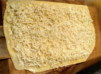 Sprinkle (generously) with the remaining 150 g of Grated Mozzarella Mozzarella Swirls
