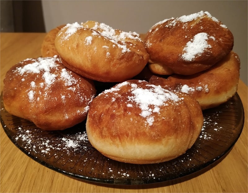 The doughnuts can be served sprinkled with vanilla icing sugar My Grandma’s Doughnuts