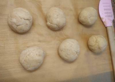 Divide in 6 balls Sesame Bagels
