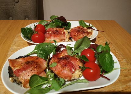 Mushrooms in Cheesy Smoked Streaky Bacon