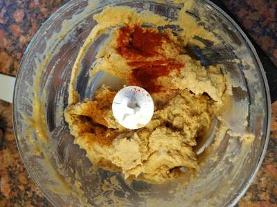 Add-paprika-chilli-optionally Easy Hummus Recipe