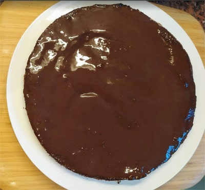 Mix half of the remaining chocolate sauce with 5 tablespoons of water and pour the creamy sauce on top of each sponge Kids’ Favourite Chocolate Cake