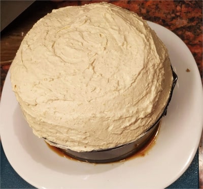 Add the second layer of sponge and then cover it with the remaining Mascarpone mixture Special Walnut, Coffee and Cognac Mini Cake