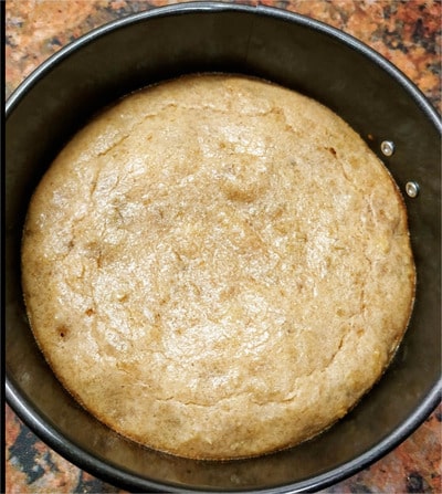 Bake in the oven for 15 minutes until golden and the margins are slightly browned. Remove and leave to cool Special Walnut, Coffee and Cognac Mini Cake